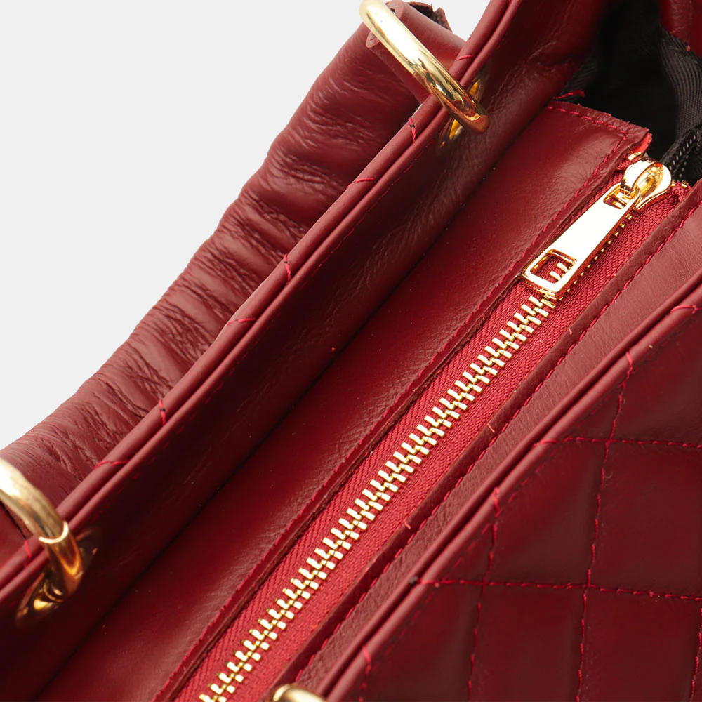Borsa a Mano con Tracolla VIAVERDI in Pelle Bordeaux Matelassè Made in Italy linea Saturnia - Image 6