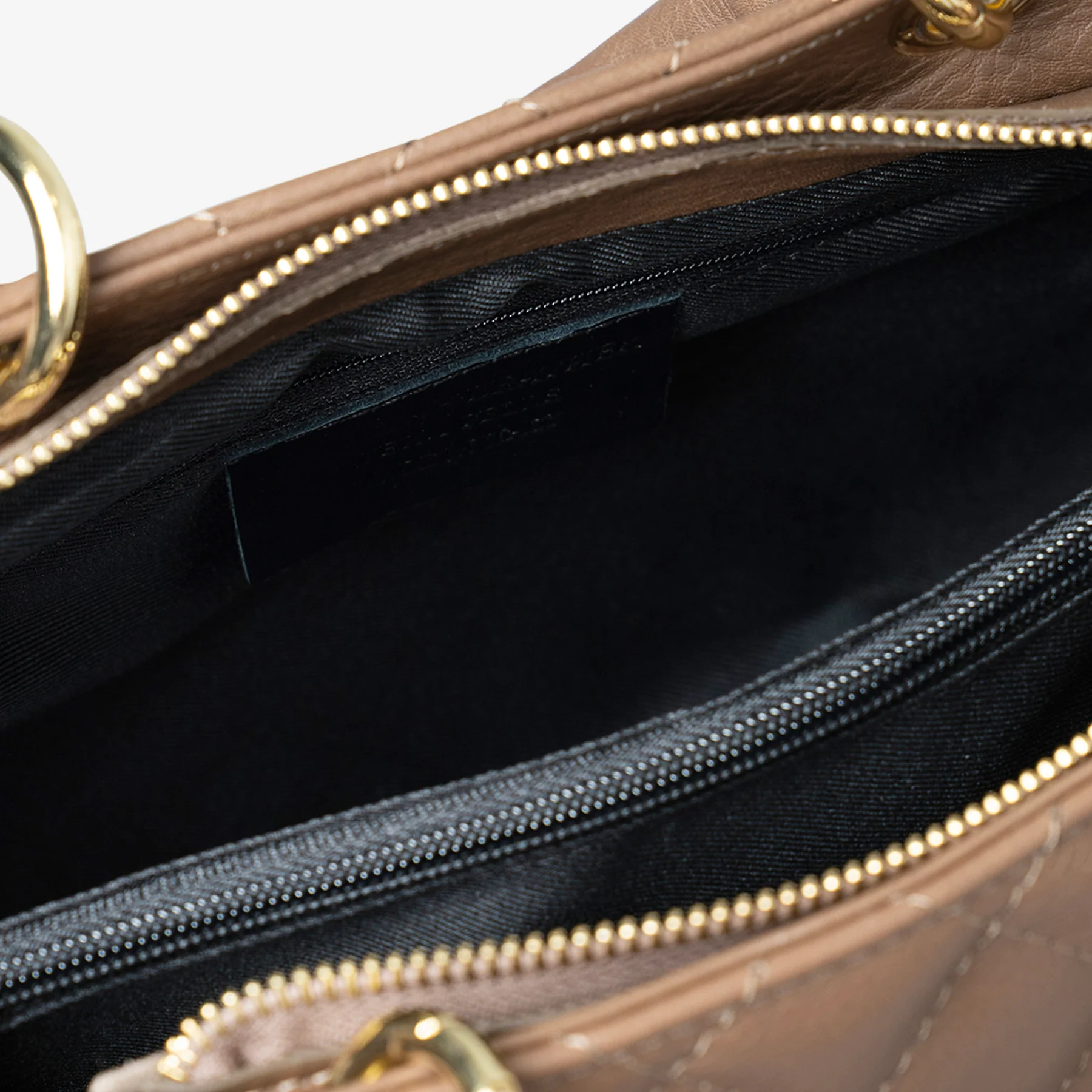 Borsa a Mano con Tracolla VIAVERDI in Pelle Taupe Matelassè Made in Italy linea Saturnia - Image 7