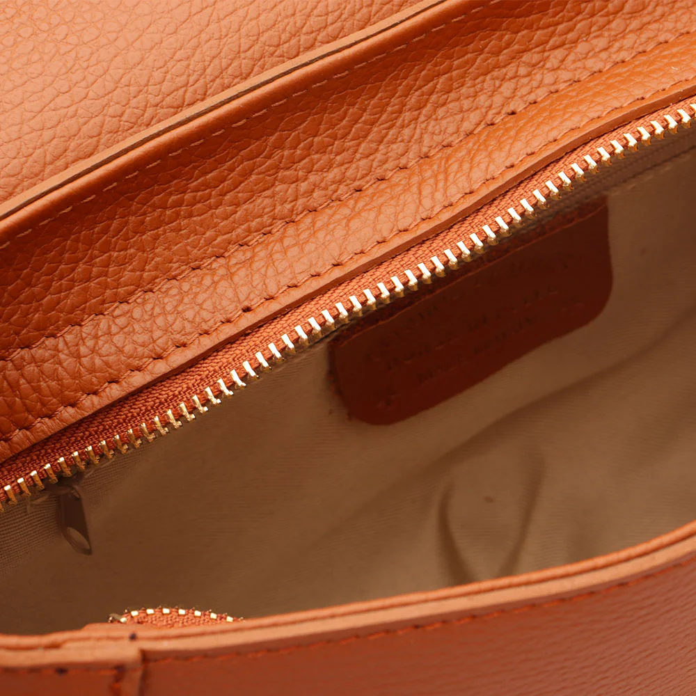 Borsa a Spalla con Tracolla VIAVERDI in Pelle Color Cuoio Made in Italy linea Montalcino - Image 8