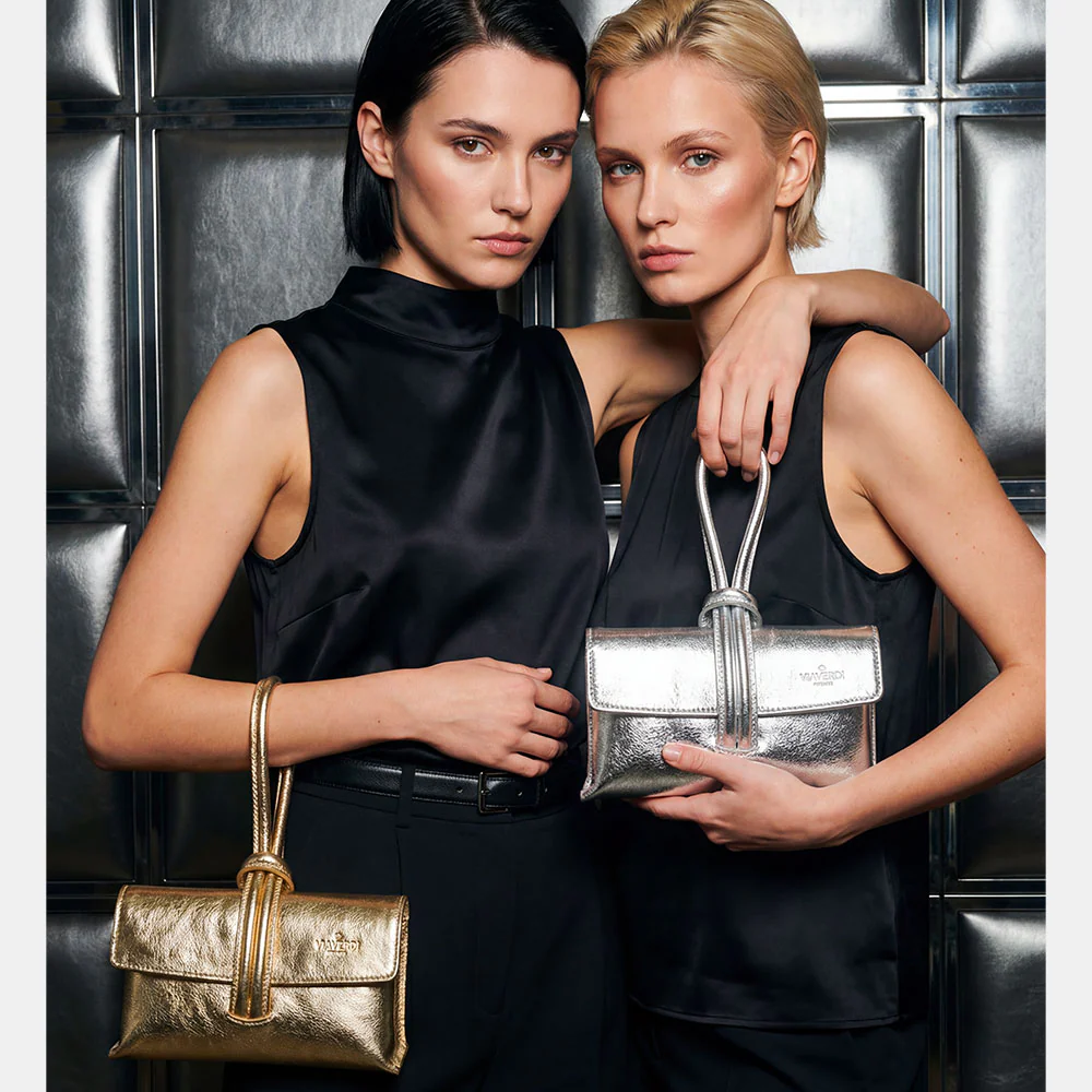 Borsa Clutch a Mano con Tracolla VIAVERDI in Pelle Argento Made in Italy linea Castiglione - Image 2