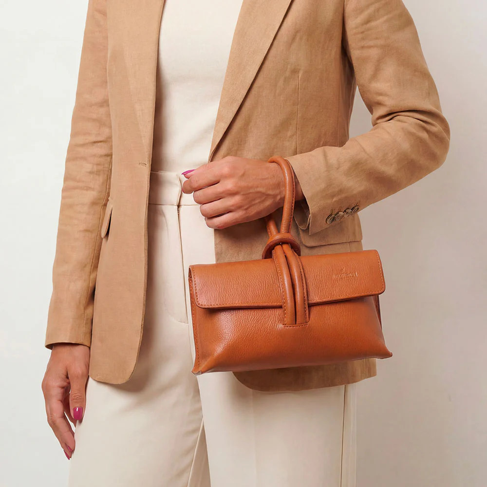 Borsa Clutch a Mano con Tracolla VIAVERDI in Pelle color Cuoio Made in Italy linea Castiglione - Image 5