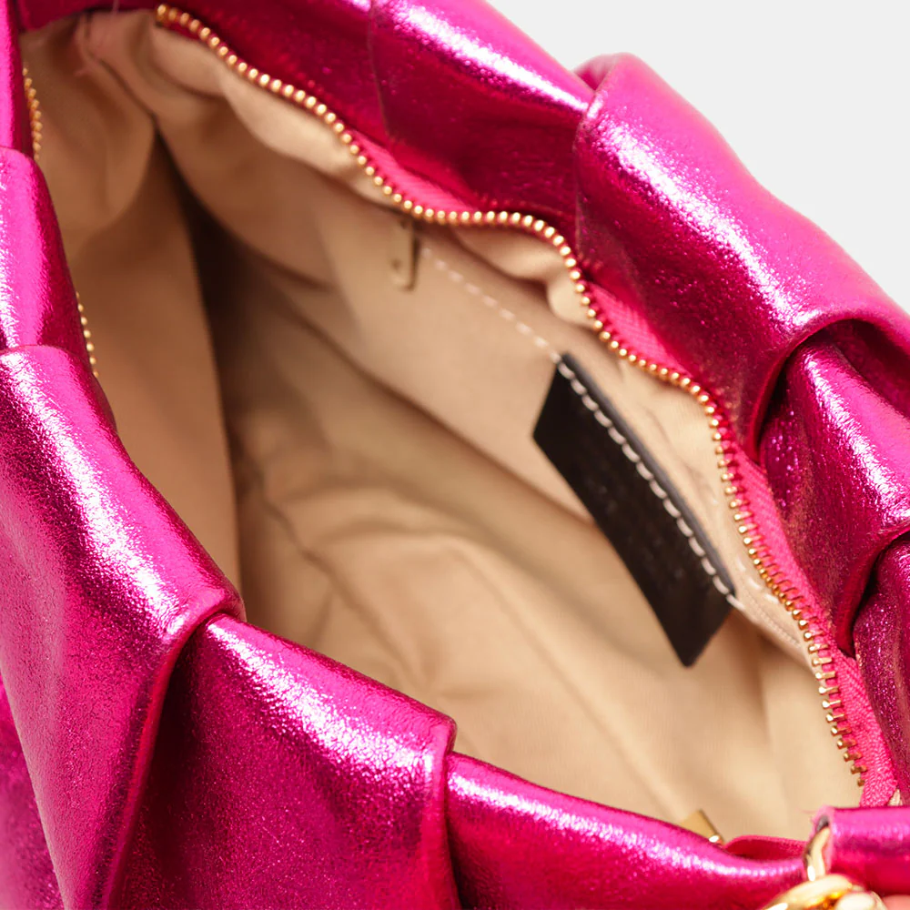 Borsa Hobo a Spalla con Catena VIAVERDI in Pelle Fucsia Metallizzato Made in Italy linea Monteriggioni - Image 5
