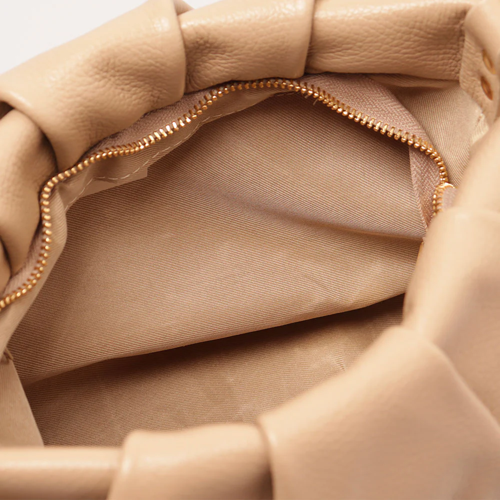 Borsa Hobo a Spalla con Catena VIAVERDI in Pelle Taupe Made in Italy linea Monteriggioni - Image 7