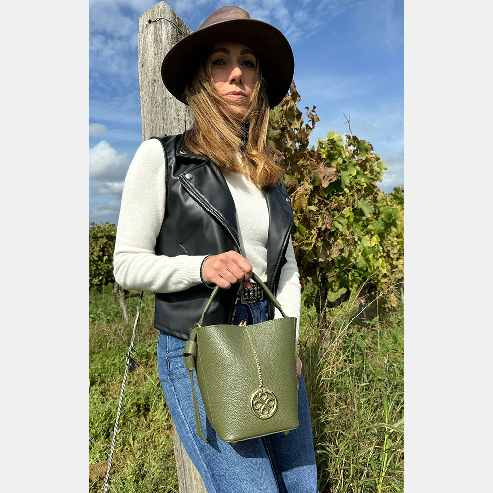 Borsa Secchiello con Pochette VIAVERDI in Camoscio e Pelle Verde Made in Italy linea Pienza - Image 11